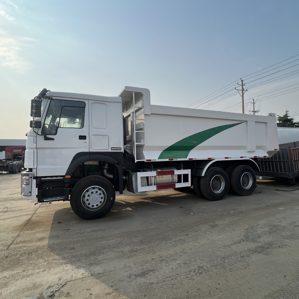 Kamion sa zatvorenim sandukom SINOTRUK HOWO: slika 6