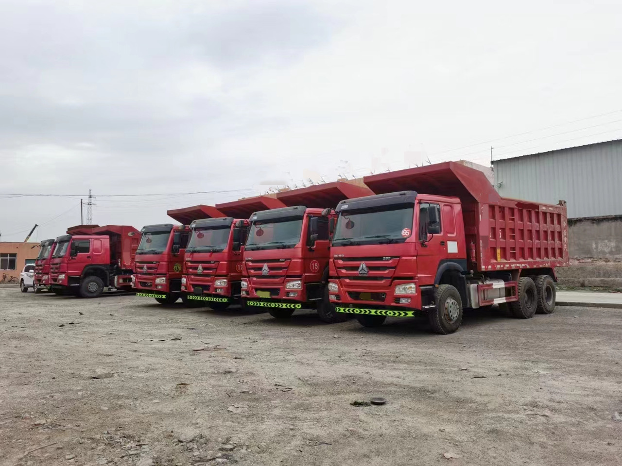 SINOTRUK HOWO - Istovarivač: slika 3 SINOTRUK HOWO - Istovarivač: slika 3