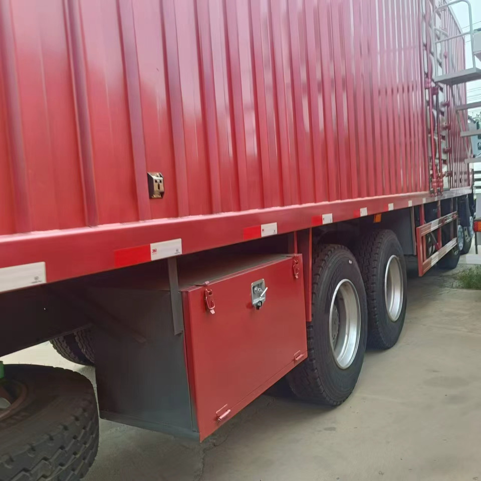 SINOTRUK HOWO - Kamion sa zatvorenim sandukom: slika 4 SINOTRUK HOWO - Kamion sa zatvorenim sandukom: slika 4