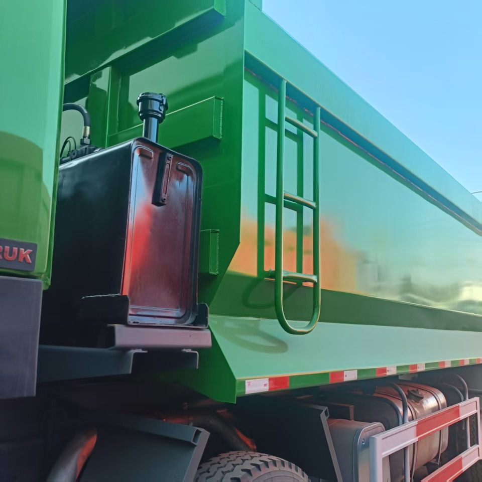 Kamion sa zatvorenim sandukom SINOTRUK HOWO: slika 8