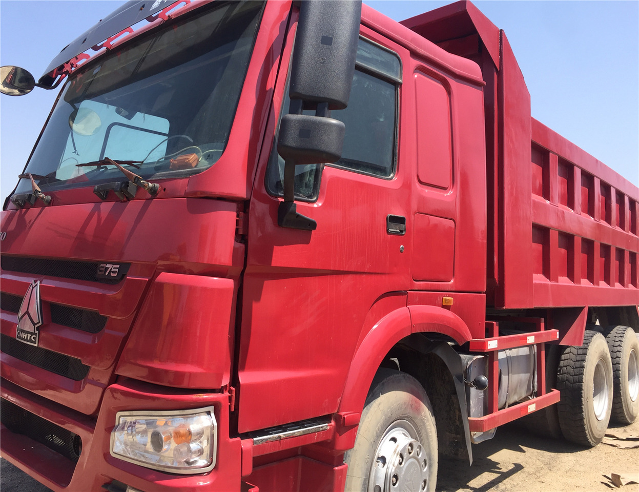 SINOTRUK HOWO - Istovarivač: slika 3 SINOTRUK HOWO - Istovarivač: slika 3