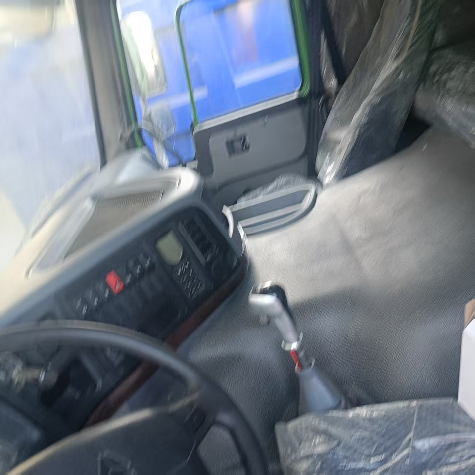 SINOTRUK HOWO - Kamion sa zatvorenim sandukom: slika 5 SINOTRUK HOWO - Kamion sa zatvorenim sandukom: slika 5