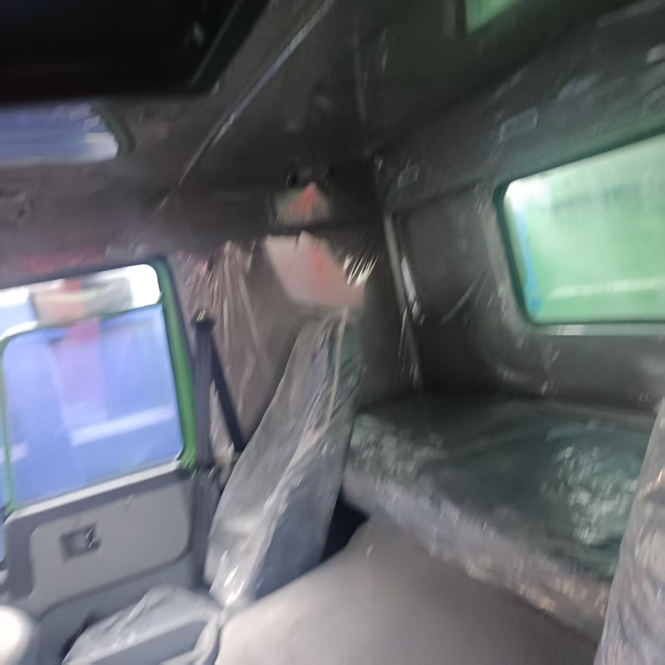 Kamion sa zatvorenim sandukom SINOTRUK HOWO: slika 6