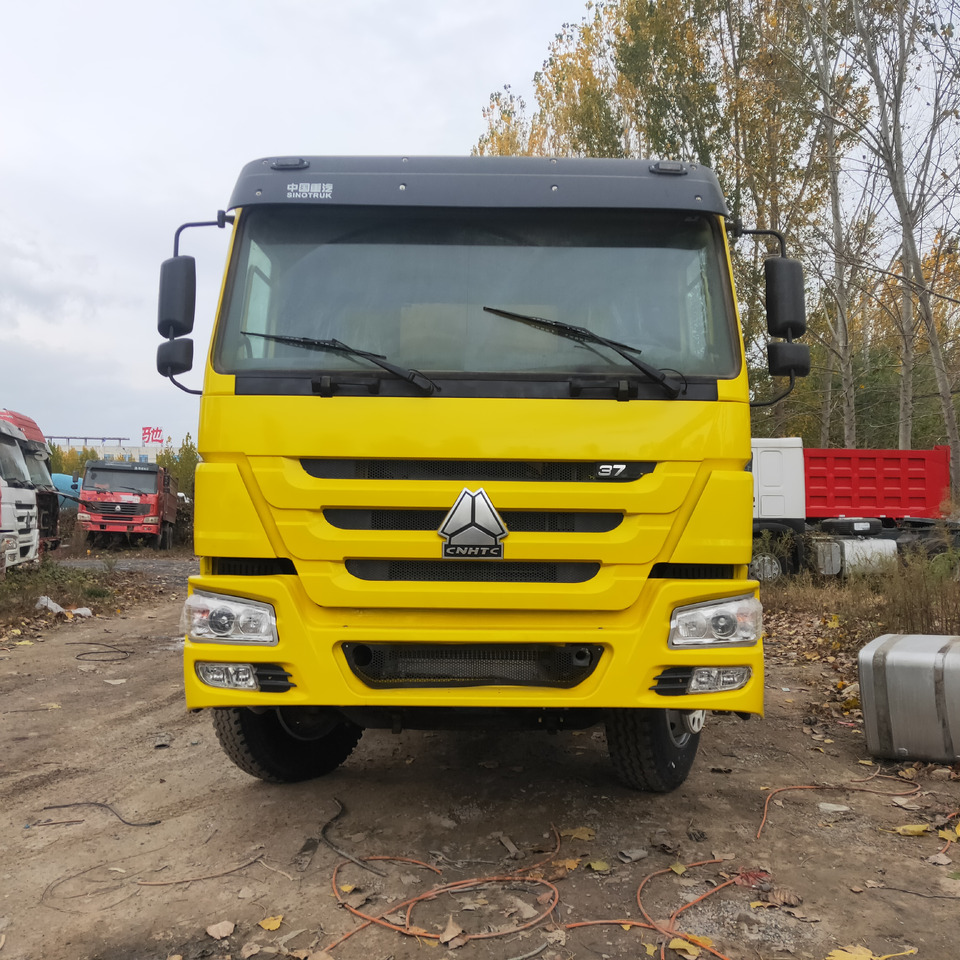 SINOTRUK HOWO - Istovarivač: slika 1 SINOTRUK HOWO - Istovarivač: slika 1