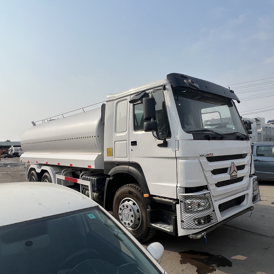 SINOTRUK HOWO sprinkler - Kamion cisterna: slika 3 SINOTRUK HOWO sprinkler - Kamion cisterna: slika 3