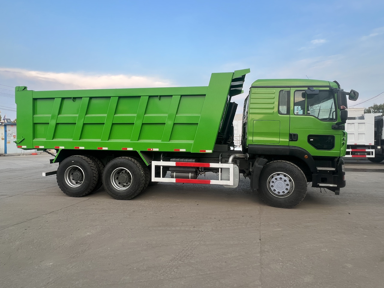 Sinotruk HOWO - Istovarivač: slika 3 Sinotruk HOWO - Istovarivač: slika 3
