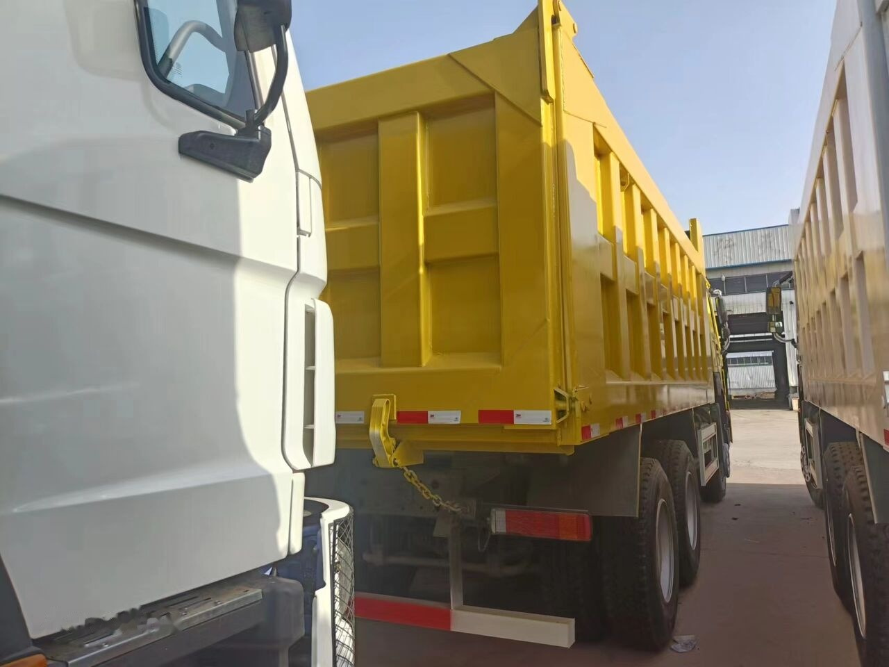 Sinotruk Howo 375 - Istovarivač: slika 3 Sinotruk Howo 375 - Istovarivač: slika 3