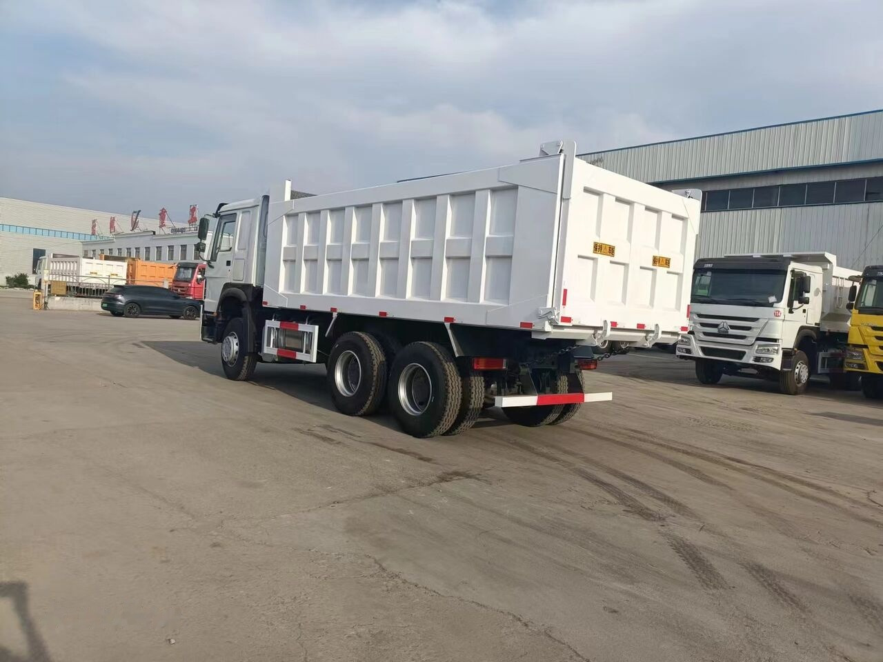 Sinotruk Howo 6*4 - Istovarivač: slika 5 Sinotruk Howo 6*4 - Istovarivač: slika 5