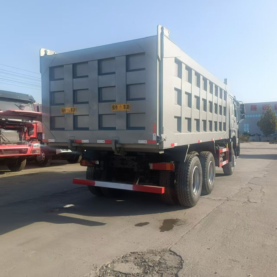 Sinotruk Howo 6*4 - Istovarivač: slika 5 Sinotruk Howo 6*4 - Istovarivač: slika 5