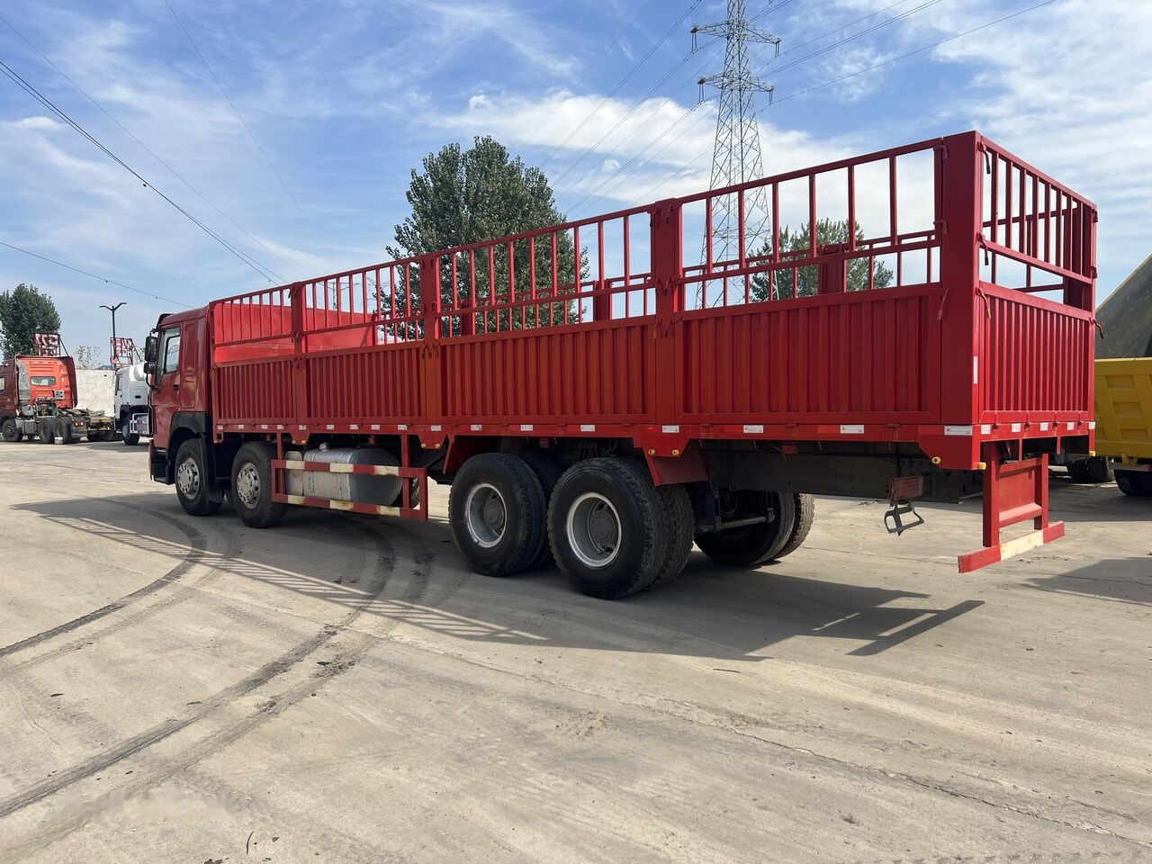 Sinotruk Howo Howo 8*4 - Kamion sa tovarnim sandukom: slika 2 Sinotruk Howo Howo 8*4 - Kamion sa tovarnim sandukom: slika 2