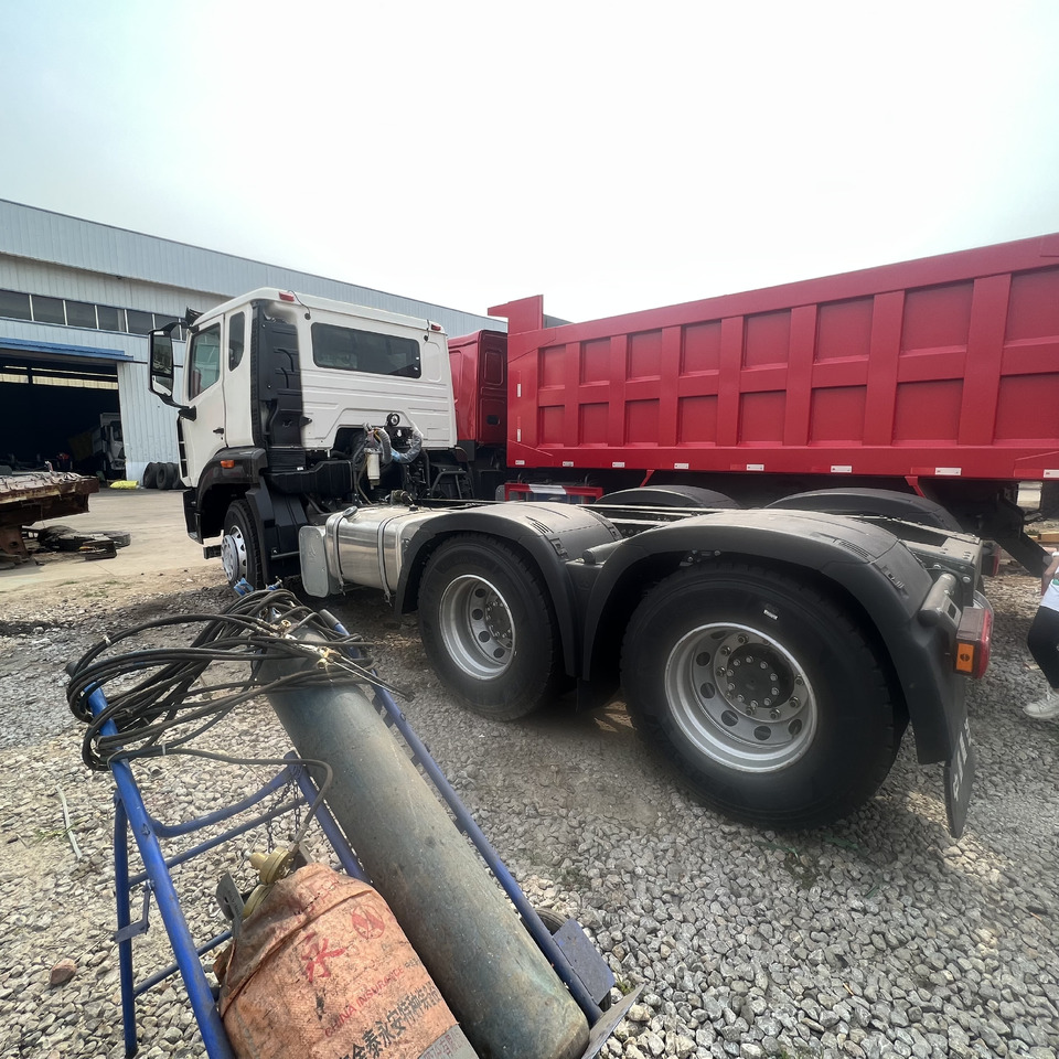 SINOTRUK HOHAN tralier head - Tegljač: slika 4 SINOTRUK HOHAN tralier head - Tegljač: slika 4