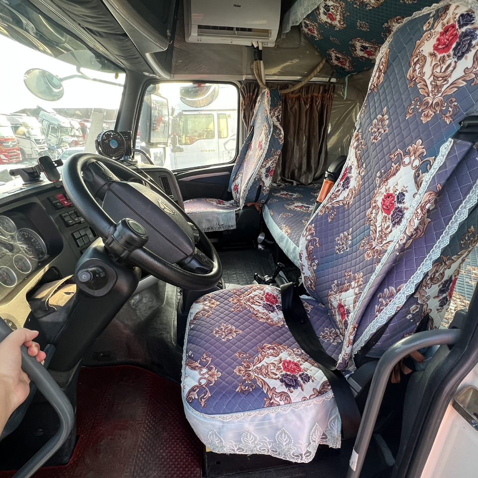 SINOTRUK HOWO - Tegljač: slika 2 SINOTRUK HOWO - Tegljač: slika 2