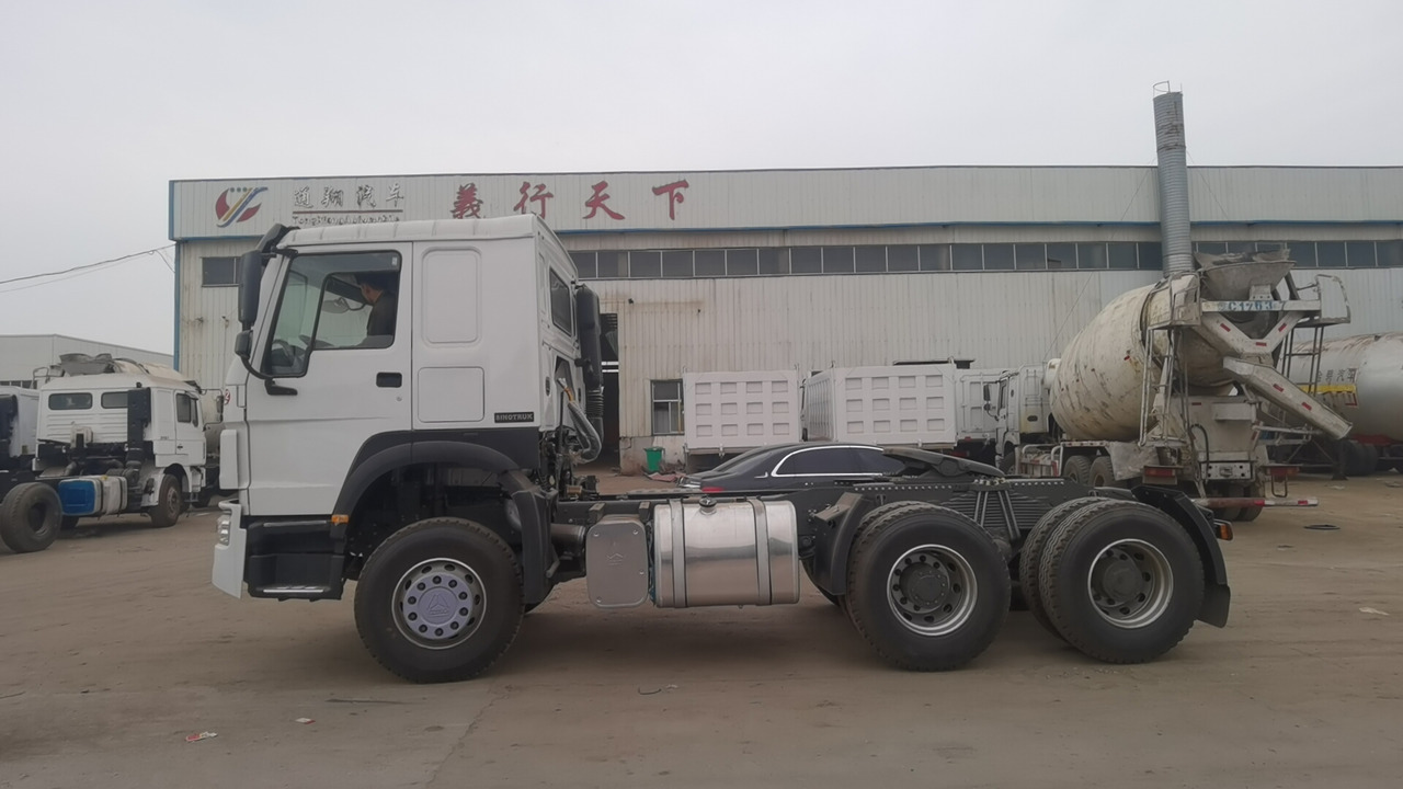 Tegljač SINOTRUK HOWO trailer head: slika 7