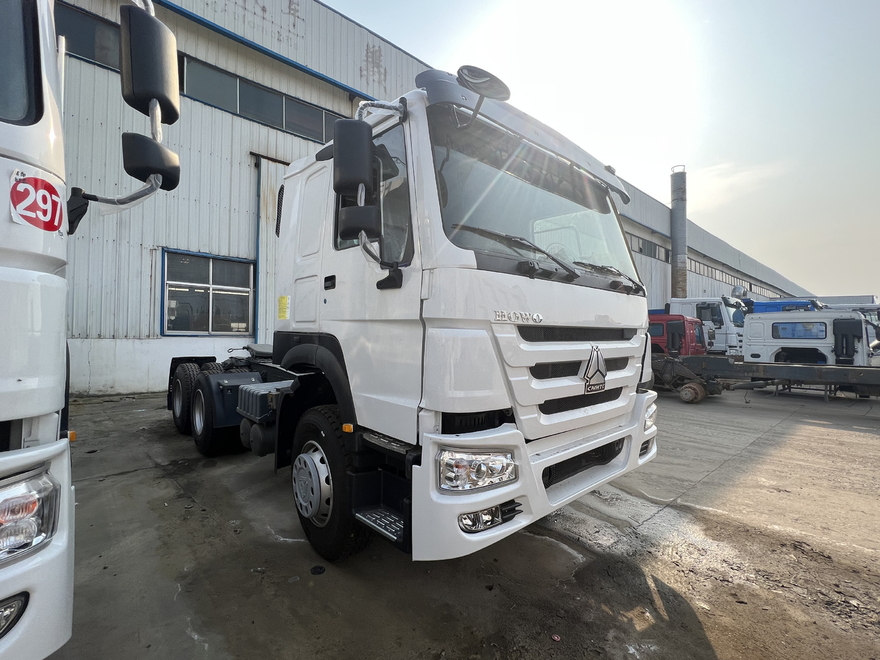 SINOTRUK HOWO tralier head - Tegljač: slika 1 SINOTRUK HOWO tralier head - Tegljač: slika 1