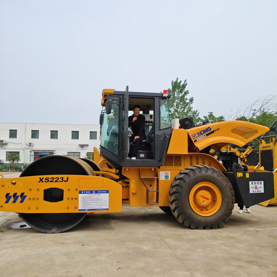 XCMG XS233J - Kompaktor: slika 2 XCMG XS233J - Kompaktor: slika 2