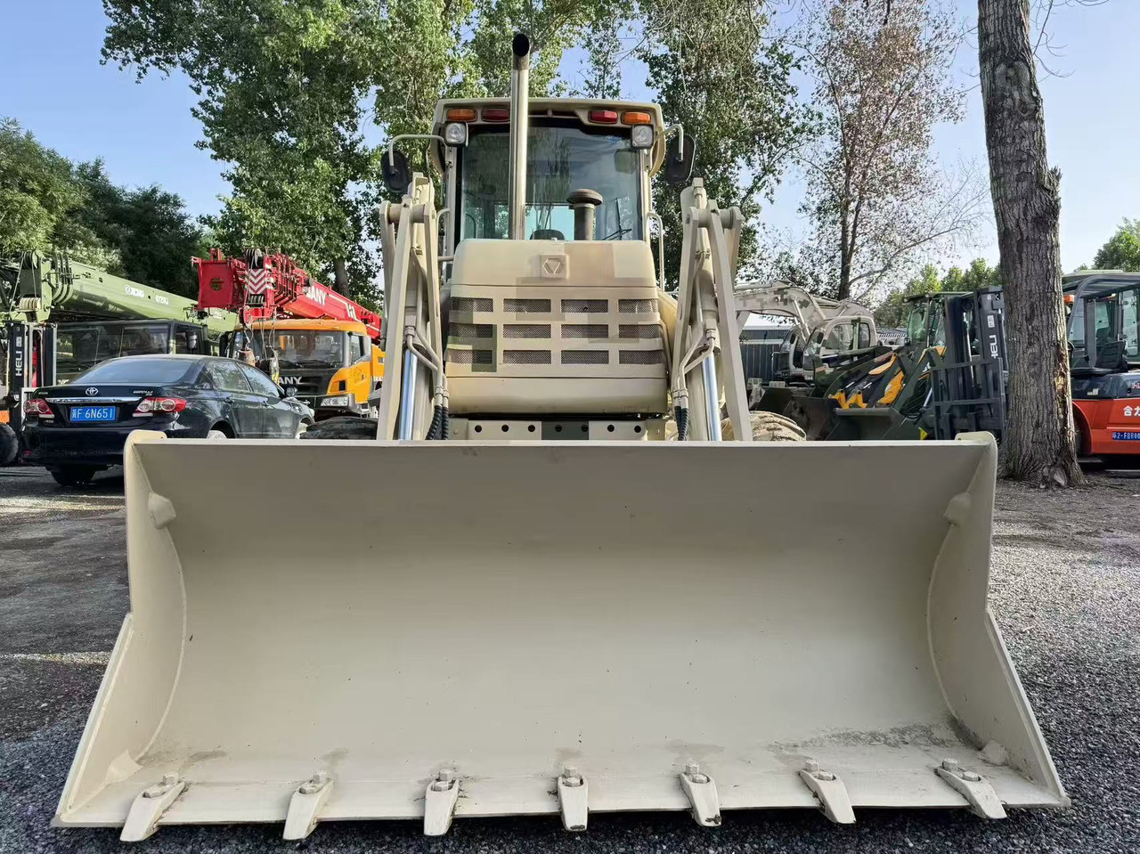 XCMG XT870 - Bager utovarivač: slika 2 XCMG XT870 - Bager utovarivač: slika 2