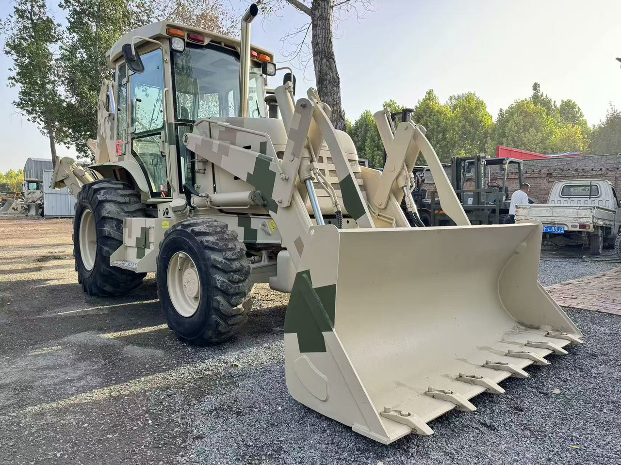 XCMG XT870 - Bager utovarivač: slika 1 XCMG XT870 - Bager utovarivač: slika 1