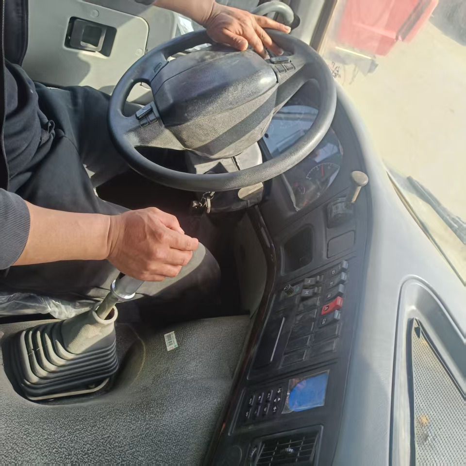 Kamion sa zatvorenim sandukom ZOOMLION 10 m³ Mixer Truck: slika 9