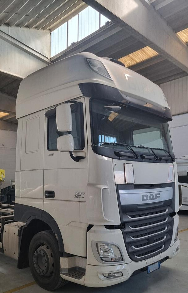 DAF XF 440 Euro 6 - Full Pneumatico - 2015 - Kamion za prevoz kontejnera/ Kamion sa promenjivim sandukom: slika 2 DAF XF 440 Euro 6 - Full Pneumatico - 2015 - Kamion za prevoz kontejnera/ Kamion sa promenjivim sandukom: slika 2
