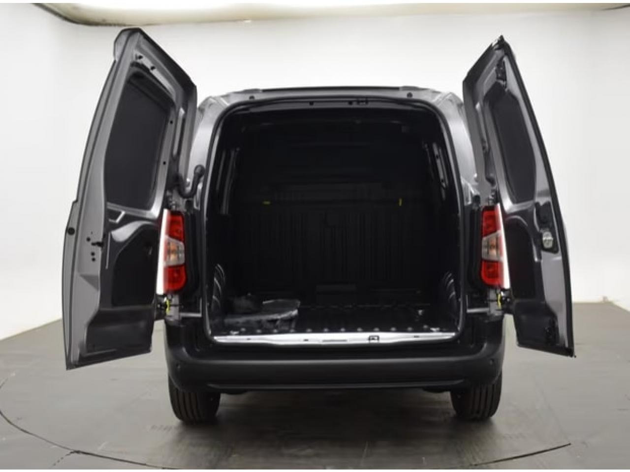 CITROEN Berlingo 1.5 BlueHDi S&S - 130 - BV EAT8 III FOURGON Fourgon M 650 kg 3 PLACES - Furgon: slika 3 CITROEN Berlingo 1.5 BlueHDi S&S - 130 - BV EAT8 III FOURGON Fourgon M 650 kg 3 PLACES - Furgon: slika 3