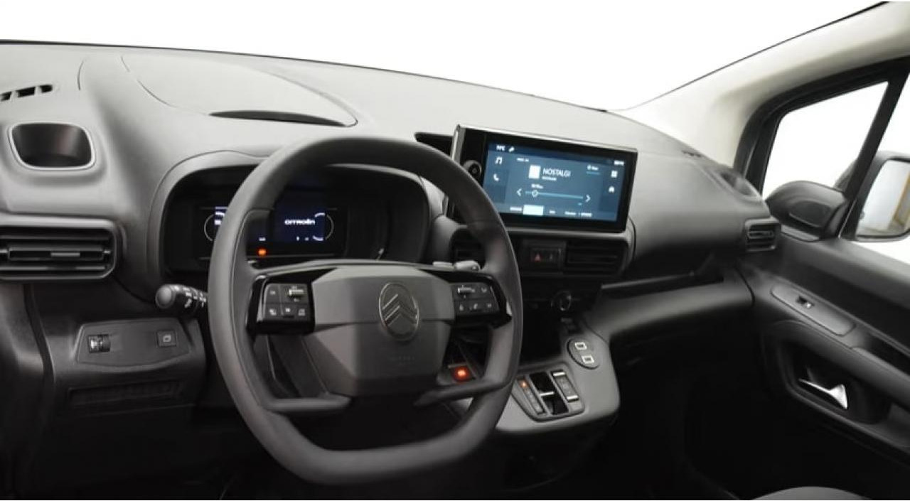 CITROEN Berlingo 1.5 BlueHDi S&S - 130 - BV EAT8 III FOURGON Fourgon M 650 kg 3 PLACES - Furgon: slika 4 CITROEN Berlingo 1.5 BlueHDi S&S - 130 - BV EAT8 III FOURGON Fourgon M 650 kg 3 PLACES - Furgon: slika 4