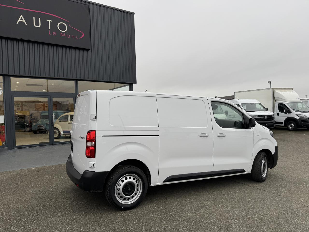 CITROEN Jumpy M 2.0 BlueHDi - 145 S&S - BV EAT8 III FOURGON . PHASE 2 - Furgon: slika 5 CITROEN Jumpy M 2.0 BlueHDi - 145 S&S - BV EAT8 III FOURGON . PHASE 2 - Furgon: slika 5