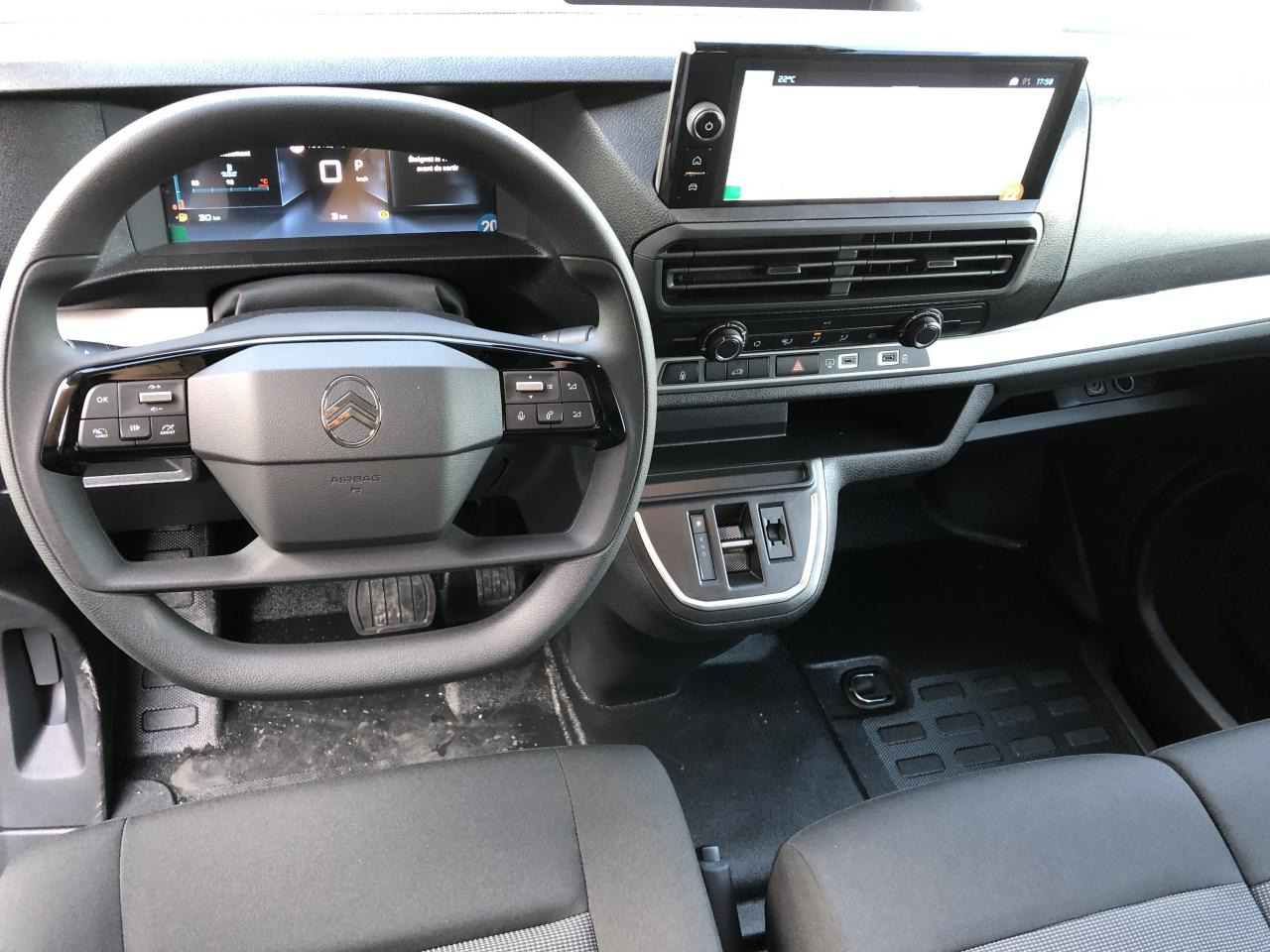 CITROEN Jumpy M 2.0 BlueHDi - 180 S&S - BV EAT8 III FOURGON . PHASE 2 - Furgon: slika 4 CITROEN Jumpy M 2.0 BlueHDi - 180 S&S - BV EAT8 III FOURGON . PHASE 2 - Furgon: slika 4