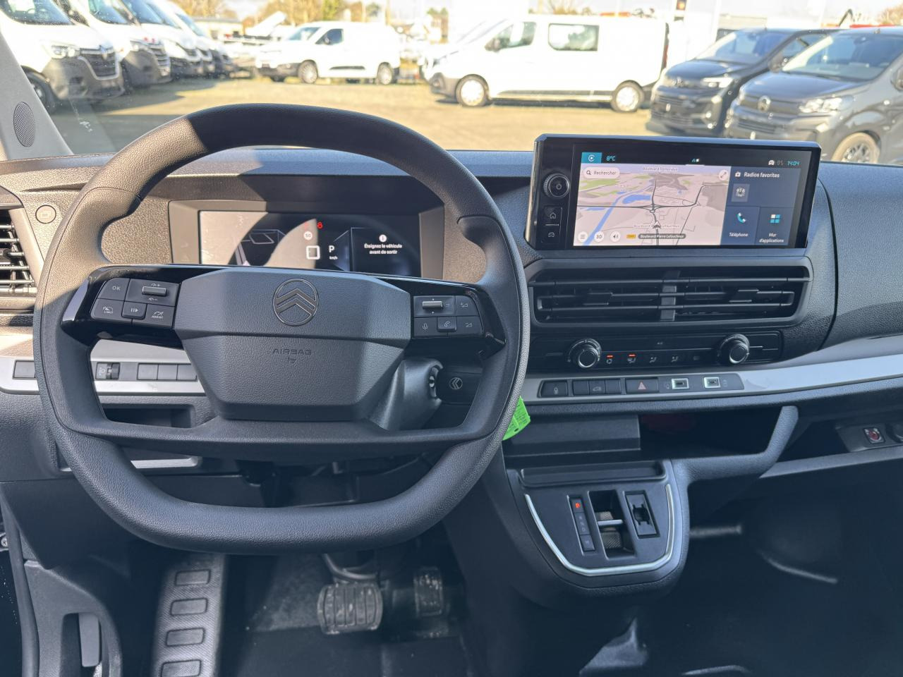 CITROEN Jumpy M 2.0 BlueHDi - 180 S&S - BV EAT8 III FOURGON . PHASE 2 - Furgon: slika 4 CITROEN Jumpy M 2.0 BlueHDi - 180 S&S - BV EAT8 III FOURGON . PHASE 2 - Furgon: slika 4