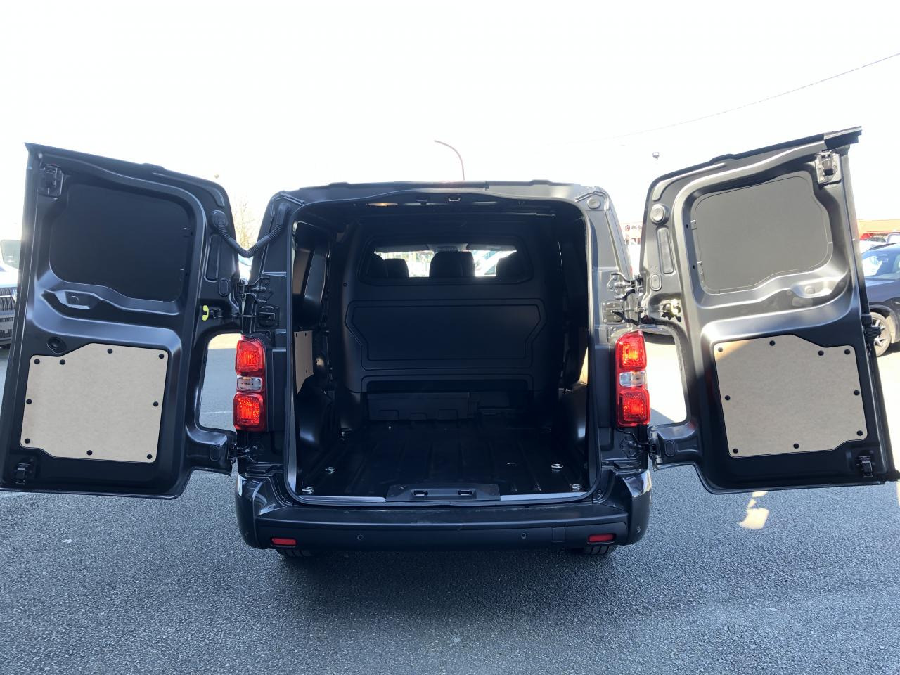 CITROEN Jumpy XL 2.0 BlueHDi - 180 S&S - BV EAT8 III CABINE APPROFONDIE Cabine approfondie Fixe PHASE 2 - Furgon: slika 3 CITROEN Jumpy XL 2.0 BlueHDi - 180 S&S - BV EAT8 III CABINE APPROFONDIE Cabine approfondie Fixe PHASE 2 - Furgon: slika 3