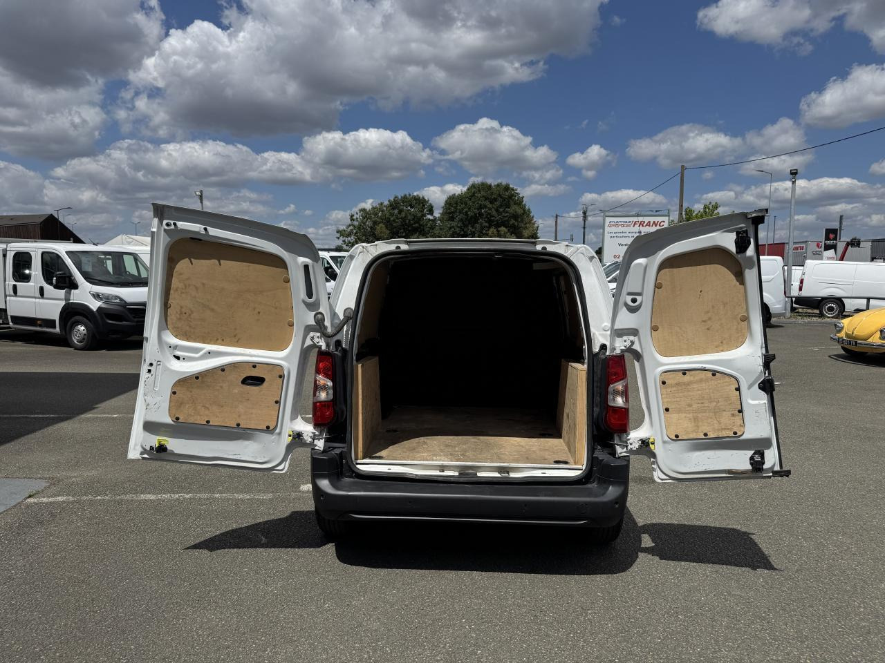 Citroen Berlingo M 650KG BLUEHDI 100 S&S DRIVER BVM5 - Furgon: slika 2 Citroen Berlingo M 650KG BLUEHDI 100 S&S DRIVER BVM5 - Furgon: slika 2