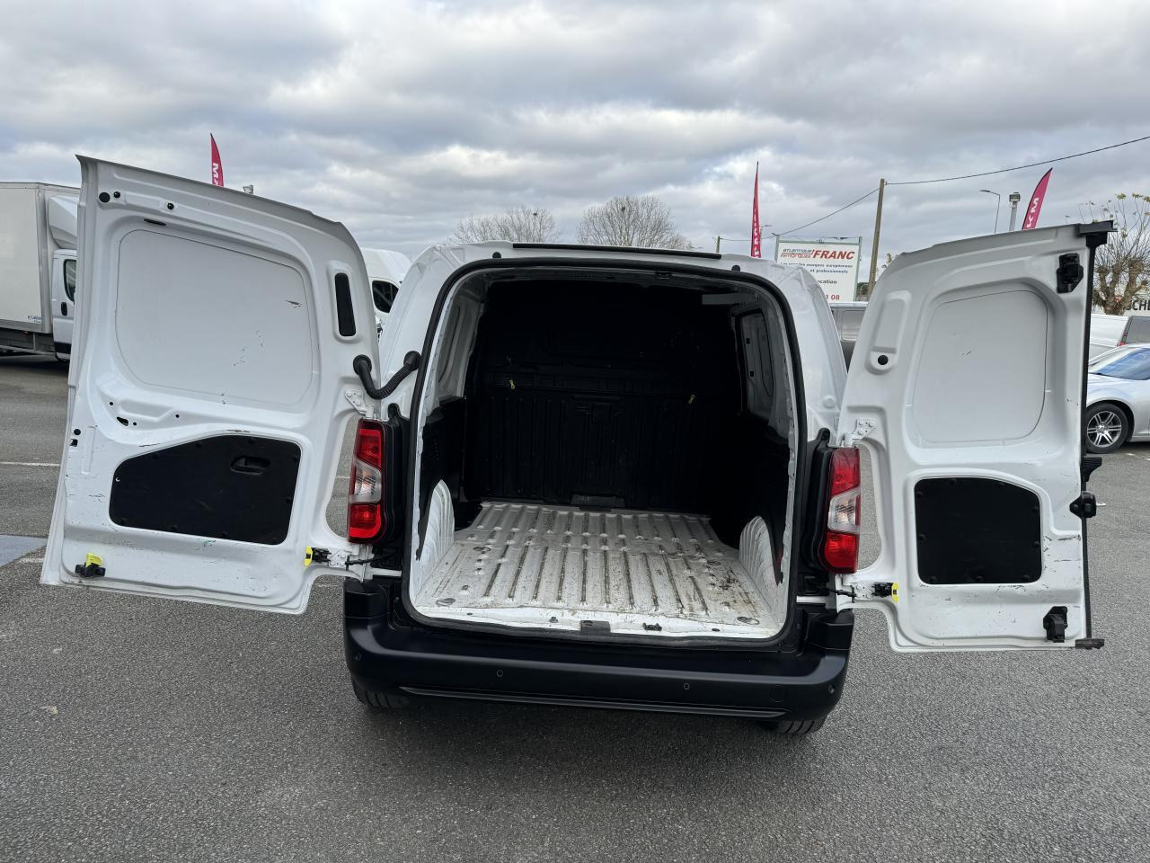 Citroen Berlingo M 650KG BLUEHDI 100 S&S DRIVER BVM5 - Furgon: slika 3 Citroen Berlingo M 650KG BLUEHDI 100 S&S DRIVER BVM5 - Furgon: slika 3