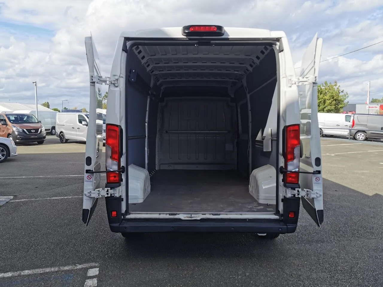 Citroen Jumper 35 L3H2 2.2 BLUEHDI 140 S&S CLUB - Furgon: slika 3 Citroen Jumper 35 L3H2 2.2 BLUEHDI 140 S&S CLUB - Furgon: slika 3