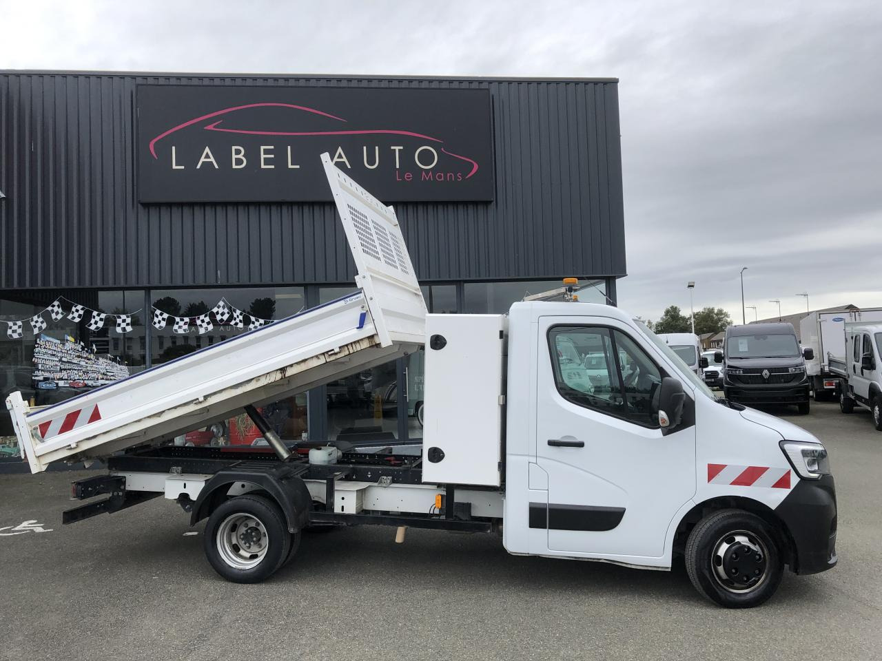 RENAULT MASTER 3T5 BENNE COFFRE RJ 2.3 DCI 130CH PROPULSION - Druga mašina: slika 1 RENAULT MASTER 3T5 BENNE COFFRE RJ 2.3 DCI 130CH PROPULSION - Druga mašina: slika 1