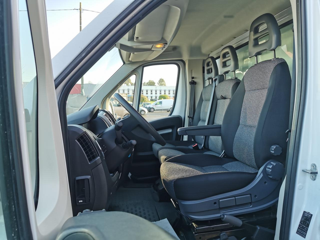 FIAT DUCATO 3T5 CAISSE + HAYON 2.2 HDI 140CH - Dostavno vozilo sa zatvorenim sandukom: slika 5 FIAT DUCATO 3T5 CAISSE + HAYON 2.2 HDI 140CH - Dostavno vozilo sa zatvorenim sandukom: slika 5