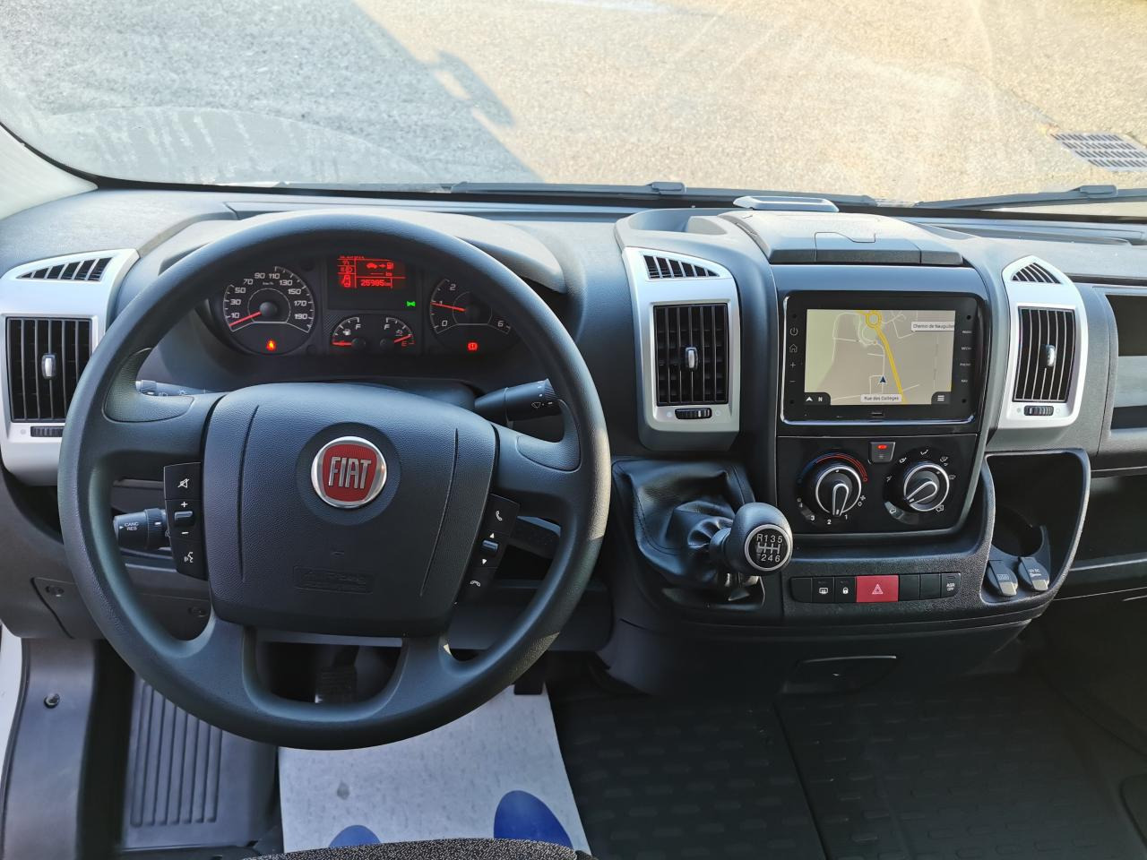 FIAT Ducato Maxi HD 3.5 L 2.2 Multijet 3 - 140 III TRANSPORTS SPECIFIQUES Grand Volume 20m3 + hayon 750 - Dostavno vozilo sa zatvorenim sandukom: slika 4 FIAT Ducato Maxi HD 3.5 L 2.2 Multijet 3 - 140 III TRANSPORTS SPECIFIQUES Grand Volume 20m3 + hayon 750 - Dostavno vozilo sa zatvorenim sandukom: slika 4