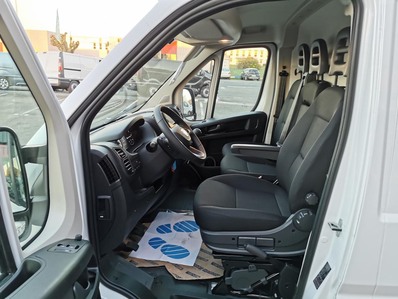 FIAT Ducato Tôlé Maxi 3.5 XL H2 2.2 - 140 S&S III FOURGON TOLE Fourgon Tôlé - Furgon: slika 5 FIAT Ducato Tôlé Maxi 3.5 XL H2 2.2 - 140 S&S III FOURGON TOLE Fourgon Tôlé - Furgon: slika 5