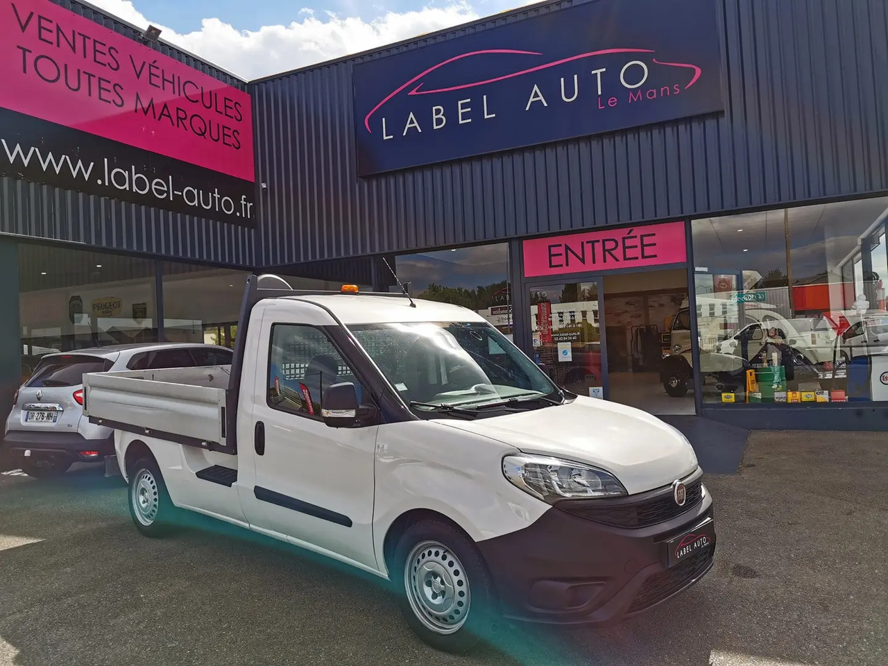Fiat Doblo Cargo WORK UP MAXI 1.6 MULTIJET 105CH PRO LOUNGE - Dostavno vozilo sa otvorenom sandukom: slika 1 Fiat Doblo Cargo WORK UP MAXI 1.6 MULTIJET 105CH PRO LOUNGE - Dostavno vozilo sa otvorenom sandukom: slika 1