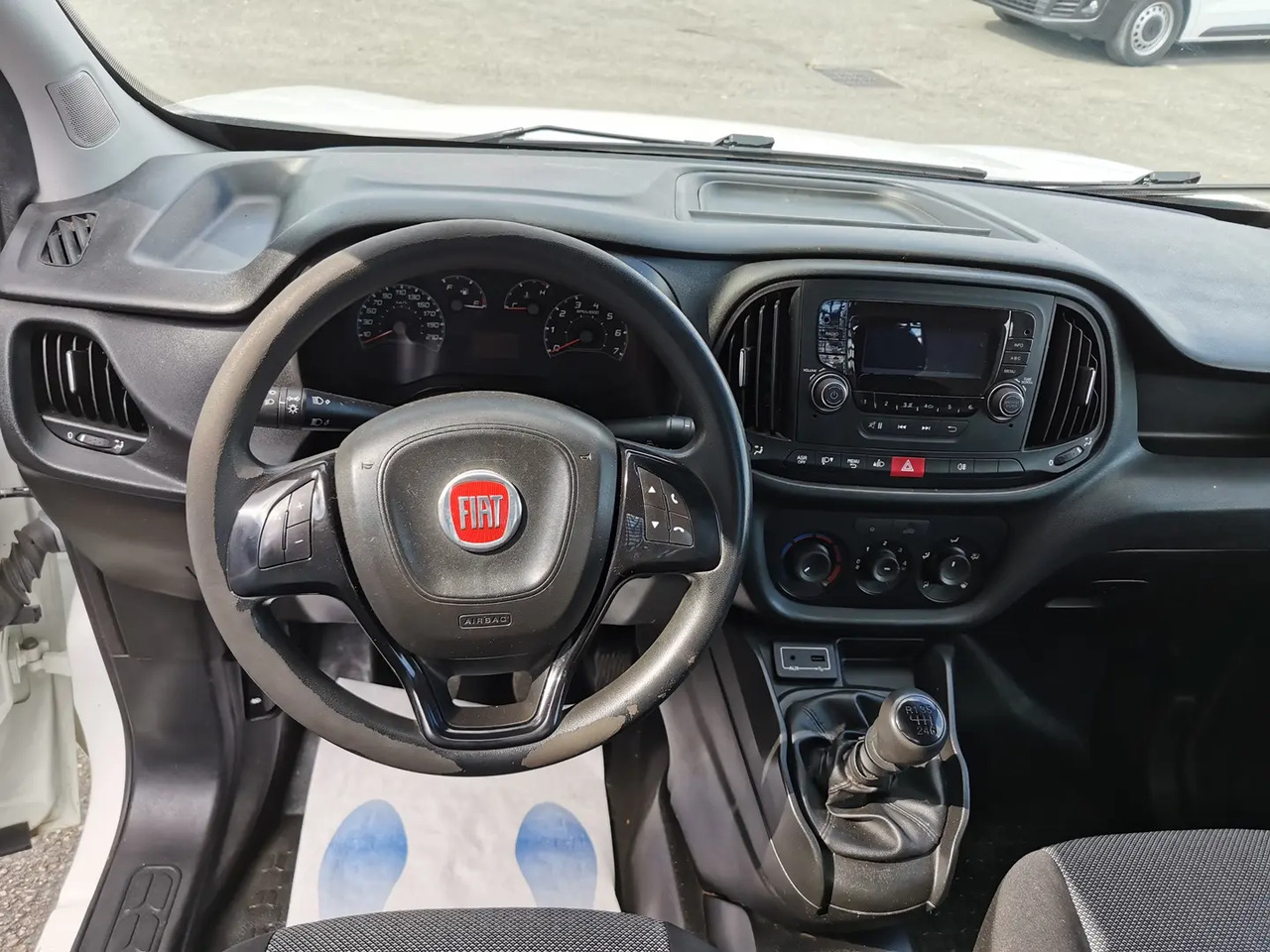 Fiat Doblo Cargo WORK UP MAXI 1.6 MULTIJET 105CH PRO LOUNGE - Dostavno vozilo sa otvorenom sandukom: slika 5 Fiat Doblo Cargo WORK UP MAXI 1.6 MULTIJET 105CH PRO LOUNGE - Dostavno vozilo sa otvorenom sandukom: slika 5