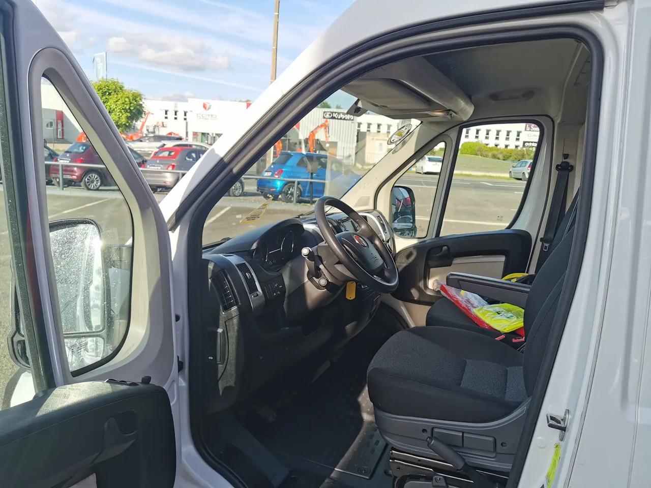 Fiat Ducato 3.3 MH2 2.3 MULTIJET 130CH PACK PRO NAV - Furgon: slika 5 Fiat Ducato 3.3 MH2 2.3 MULTIJET 130CH PACK PRO NAV - Furgon: slika 5