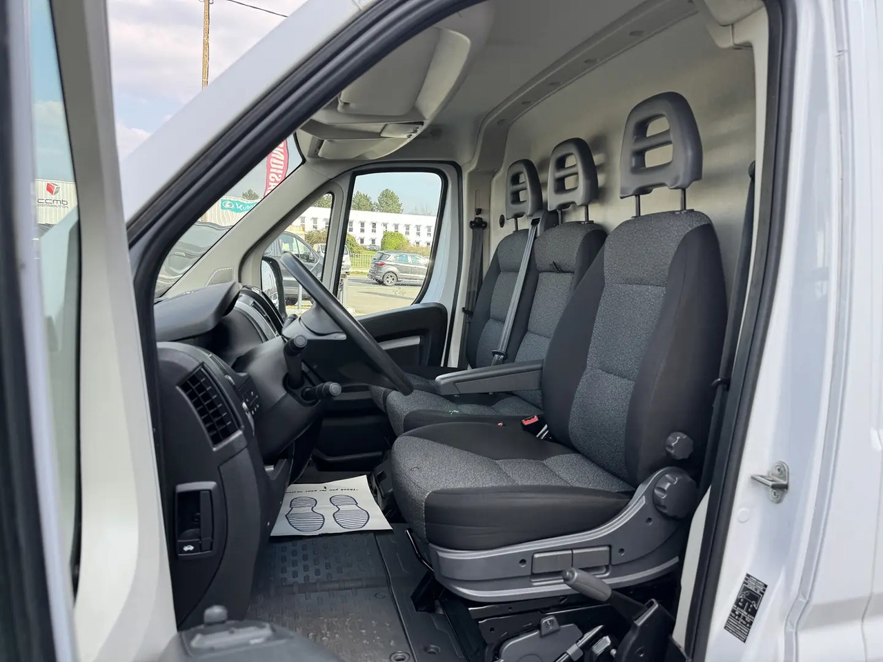 Fiat Ducato 3.5 MAXI HD XL H2 2.3 MULTIJET 160CH EVOLUZIONE - Furgon: slika 4 Fiat Ducato 3.5 MAXI HD XL H2 2.3 MULTIJET 160CH EVOLUZIONE - Furgon: slika 4