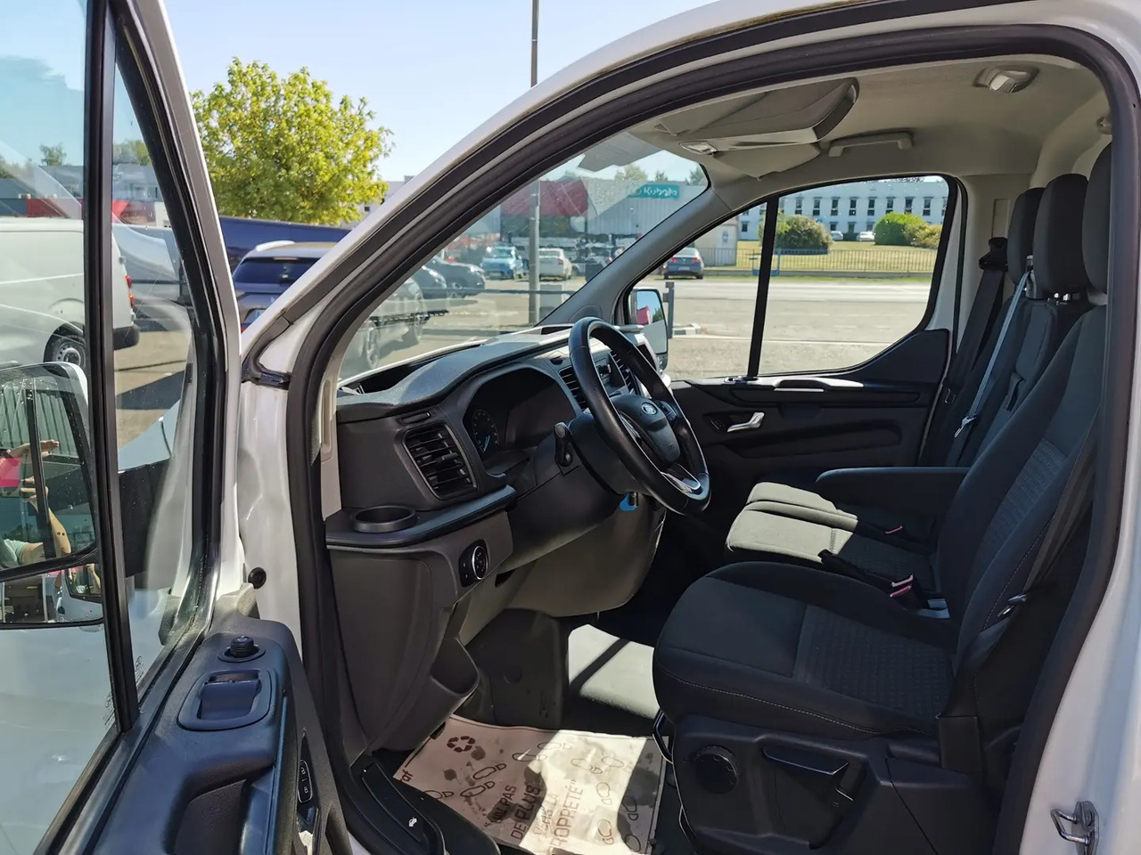 Ford Transit Custom 300 L1H1 2.0 ECOBLUE 130 HYBRID TREND BUSINESS - Furgon: slika 5 Ford Transit Custom 300 L1H1 2.0 ECOBLUE 130 HYBRID TREND BUSINESS - Furgon: slika 5