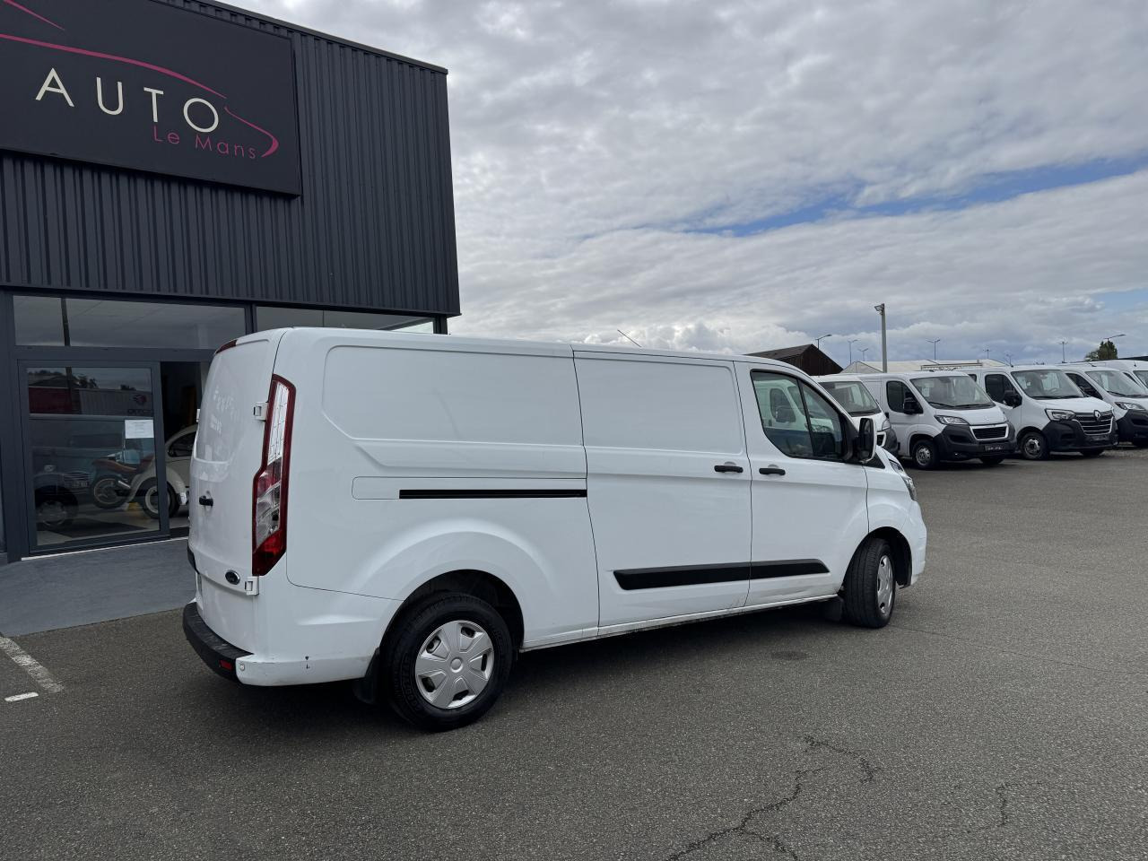 Ford Transit Custom 300 L2H1 2.0 ECOBLUE 130 HYBRID TREND BUSINESS - Furgon: slika 5 Ford Transit Custom 300 L2H1 2.0 ECOBLUE 130 HYBRID TREND BUSINESS - Furgon: slika 5