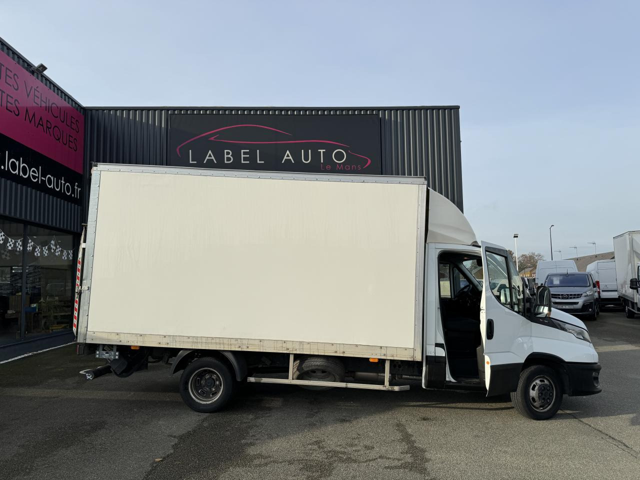 IVECO Daily 35 C 16H3.0 - BV Hi-Matic (Quad-Tor)  CHASSIS CABINE 2014 35C/35S Chassis cabine 35 C Epmt.4.1 - Dostavno vozilo sa zatvorenim sandukom: slika 1 IVECO Daily 35 C 16H3.0 - BV Hi-Matic (Quad-Tor)  CHASSIS CABINE 2014 35C/35S Chassis cabine 35 C Epmt.4.1 - Dostavno vozilo sa zatvorenim sandukom: slika 1