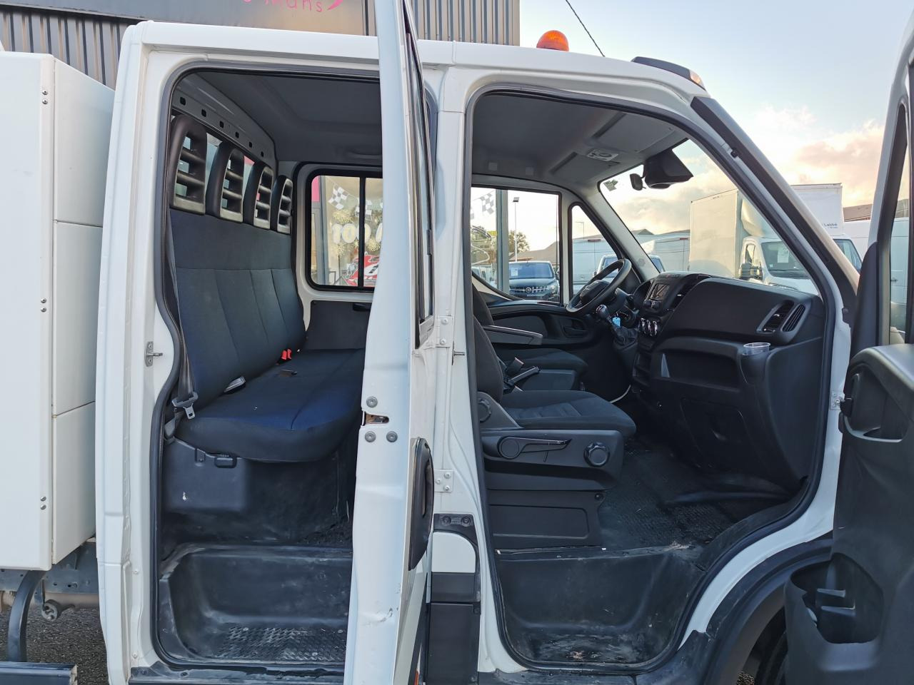 Dostavno vozilo istovarivač IVECO daily 35C14 BENNE COFFRE DOUBLE CABINE 6 places: slika 7