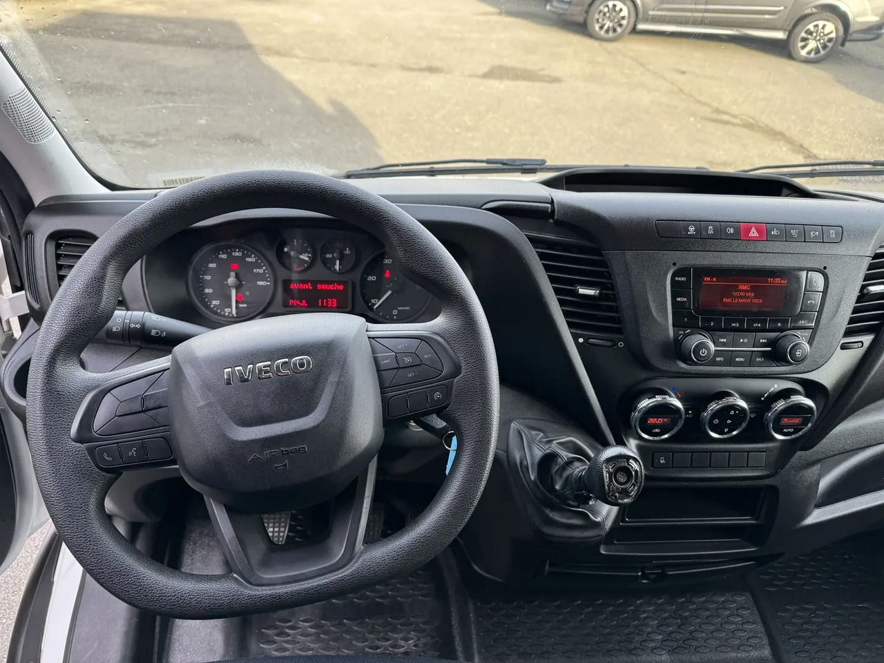 Iveco Daily 35C16 EMPATTEMENT 4100 - Dostavno vozilo sa zatvorenim sandukom: slika 4 Iveco Daily 35C16 EMPATTEMENT 4100 - Dostavno vozilo sa zatvorenim sandukom: slika 4