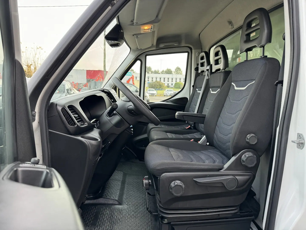 Iveco Daily 35C16 EMPATTEMENT 4100 - Dostavno vozilo sa zatvorenim sandukom: slika 5 Iveco Daily 35C16 EMPATTEMENT 4100 - Dostavno vozilo sa zatvorenim sandukom: slika 5