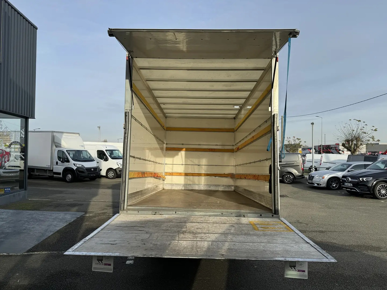 Iveco Daily 35C16H3.0 D EMPATTEMENT 4100 - Dostavno vozilo sa zatvorenim sandukom: slika 3 Iveco Daily 35C16H3.0 D EMPATTEMENT 4100 - Dostavno vozilo sa zatvorenim sandukom: slika 3