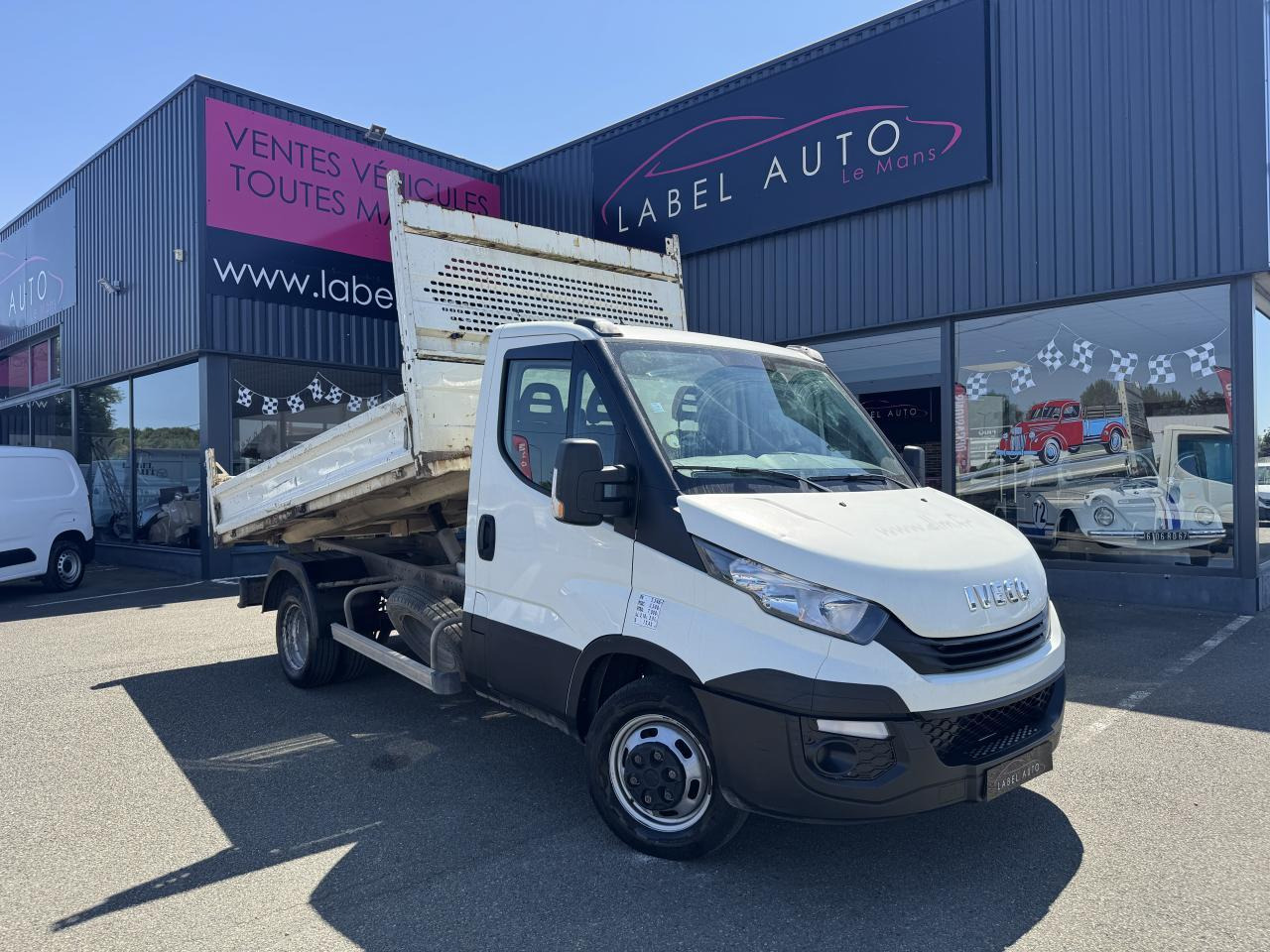 Iveco Daily IVECO 35 C 12 BENNE RJ 2.3 120 CH - Dostavno vozilo istovarivač: slika 2 Iveco Daily IVECO 35 C 12 BENNE RJ 2.3 120 CH - Dostavno vozilo istovarivač: slika 2