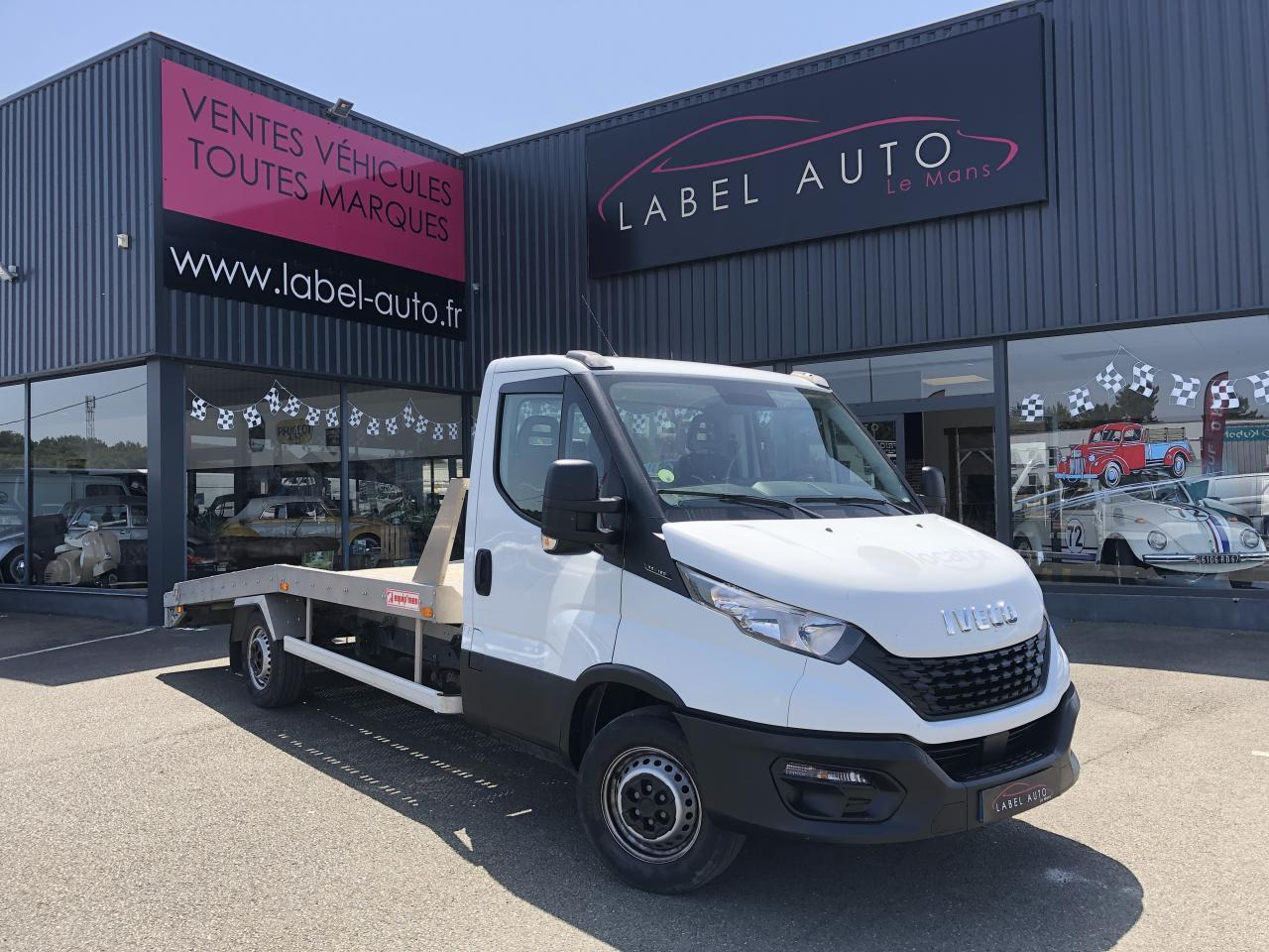 Iveco Daily IVECO PORTE VOITURE DEPANNEUSE 35 S 16 3L0 160 CH EMPATTEMENT 4100 PLATEAU FIX ALU EQUIP M - Kamion za prevoz automobila: slika 2 Iveco Daily IVECO PORTE VOITURE DEPANNEUSE 35 S 16 3L0 160 CH EMPATTEMENT 4100 PLATEAU FIX ALU EQUIP M - Kamion za prevoz automobila: slika 2