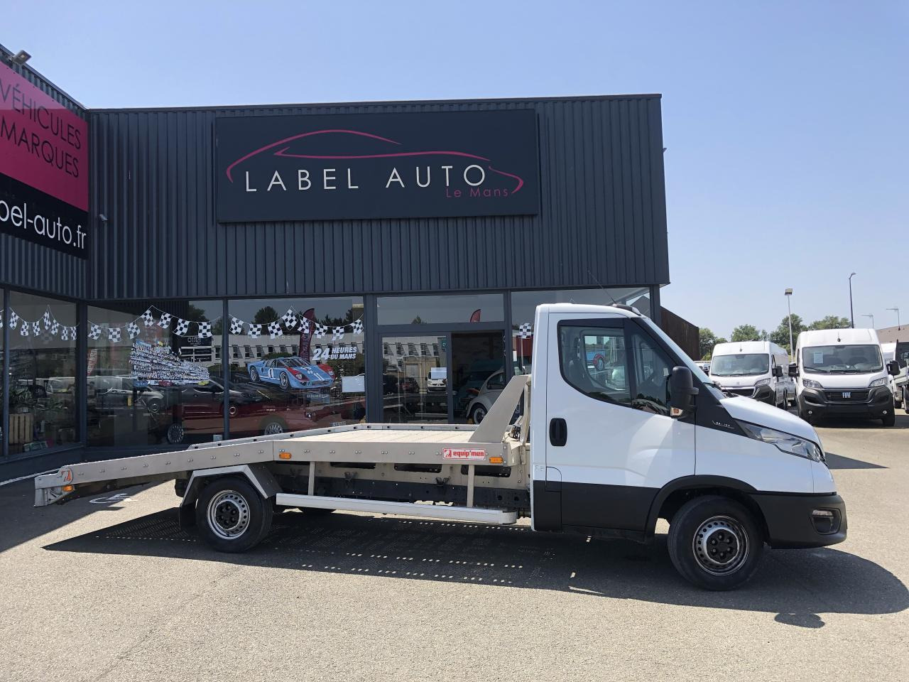 Iveco Daily IVECO PORTE VOITURE DEPANNEUSE 35 S 16 3L0 160 CH EMPATTEMENT 4100 PLATEAU FIX ALU EQUIP M - Kamion za prevoz automobila: slika 1 Iveco Daily IVECO PORTE VOITURE DEPANNEUSE 35 S 16 3L0 160 CH EMPATTEMENT 4100 PLATEAU FIX ALU EQUIP M - Kamion za prevoz automobila: slika 1